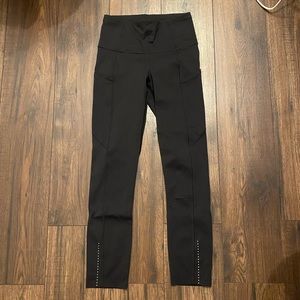 black lululemon cropped leggings with pockets